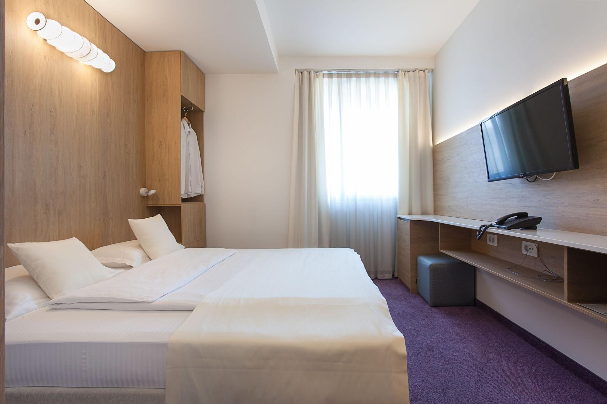 City Park Hotel Скоп'є Екстер'єр фото