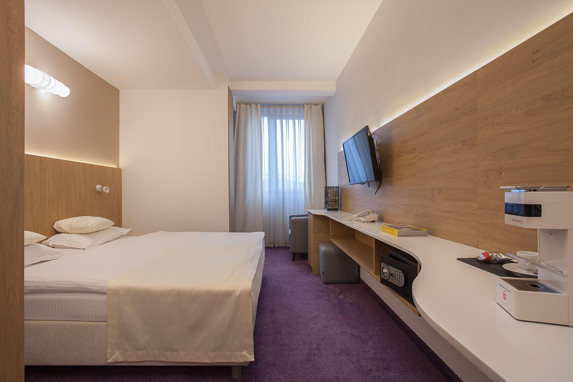 City Park Hotel Скоп'є Екстер'єр фото