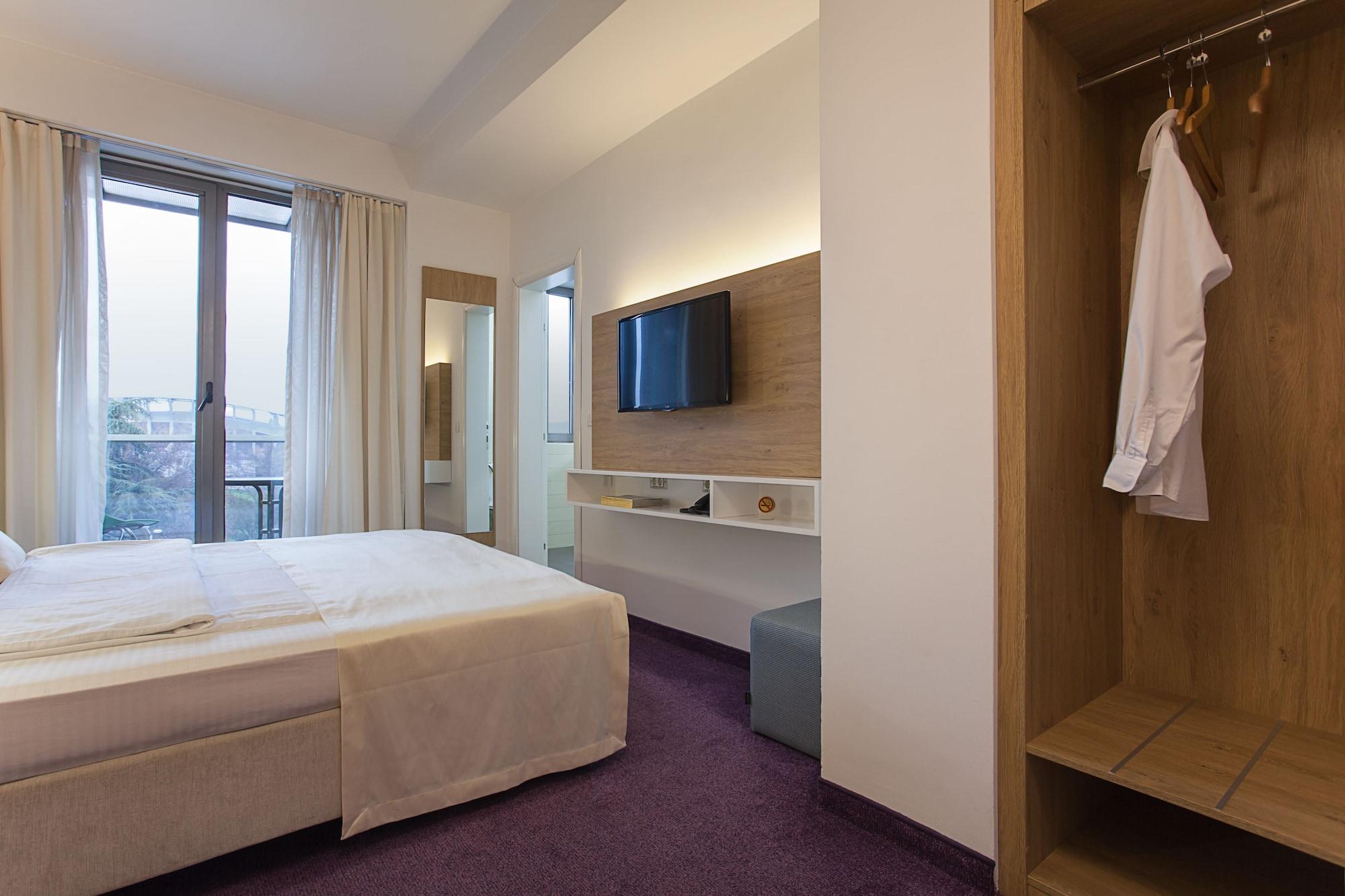 City Park Hotel Скоп'є Екстер'єр фото