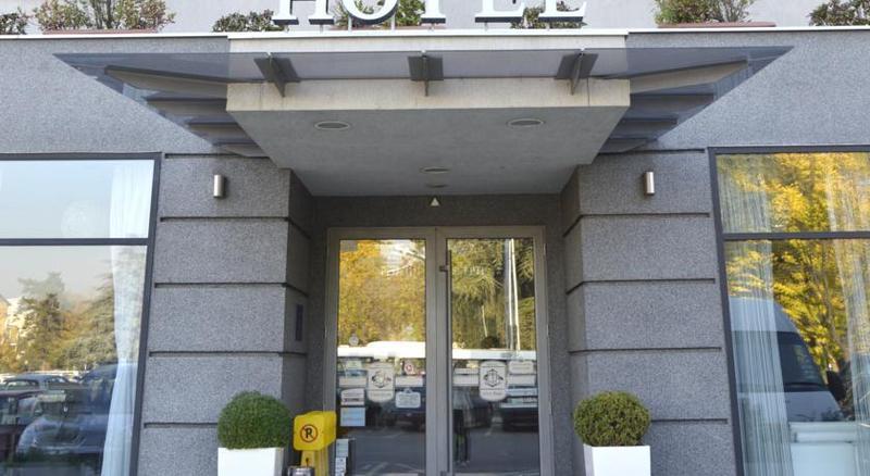 City Park Hotel Скоп'є Екстер'єр фото