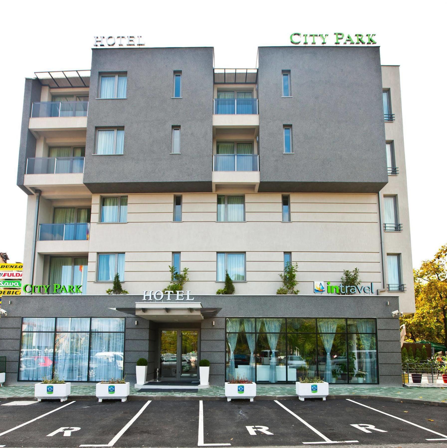 City Park Hotel Скоп'є Екстер'єр фото