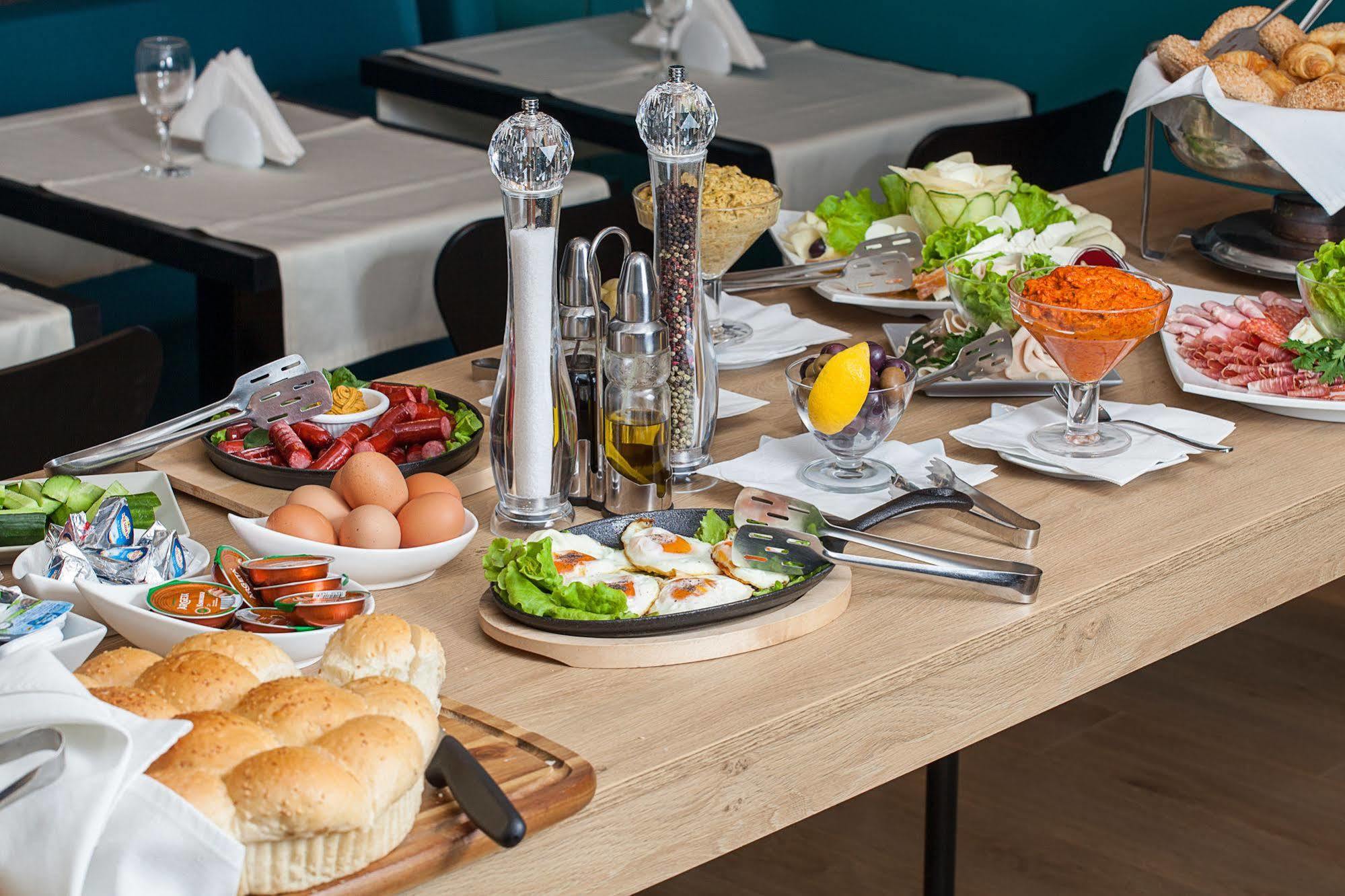 City Park Hotel Скоп'є Екстер'єр фото